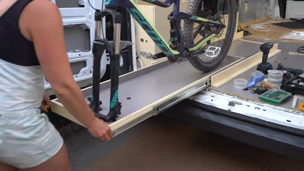 rail vtt camping car